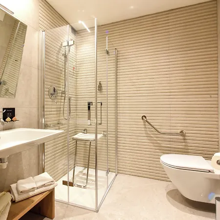 Naturae Wellness & 4*
